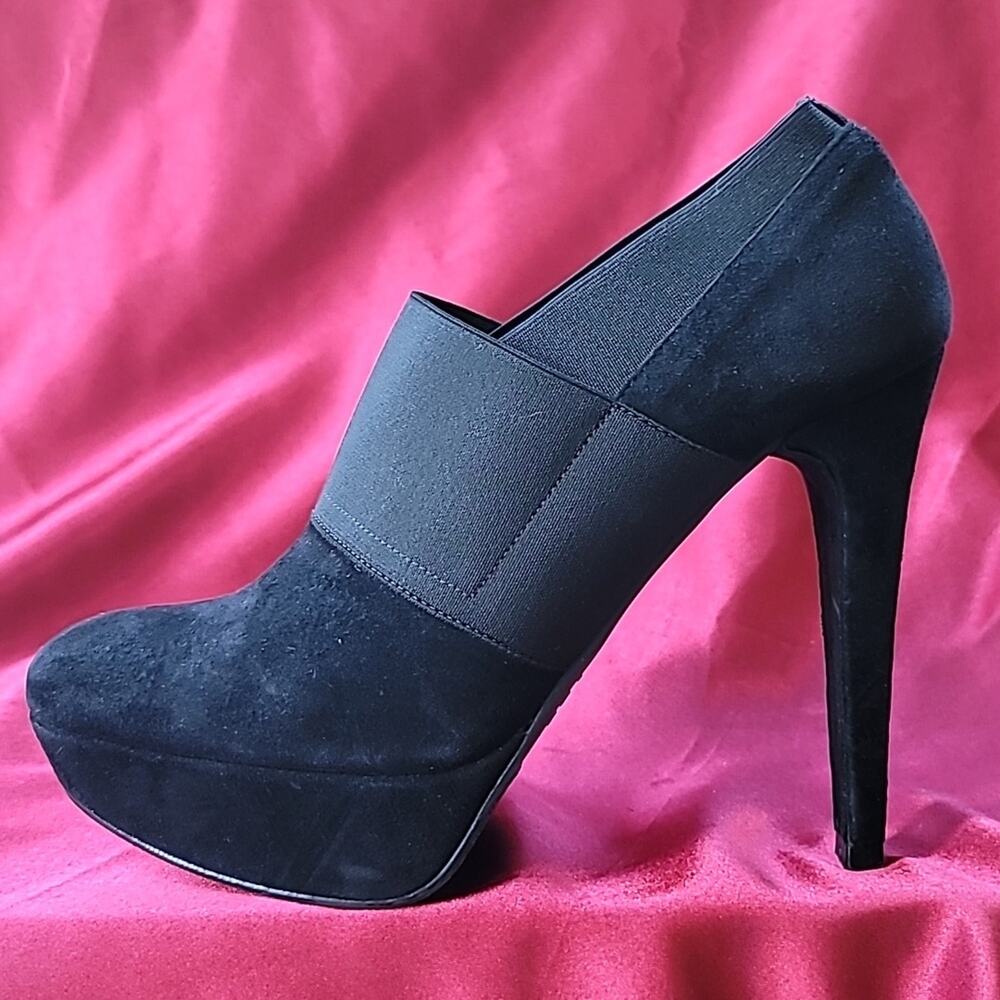 STUART WEITZMAN sz7.5 "Kilgore" Suede Platform Ankle Boot / Bootie